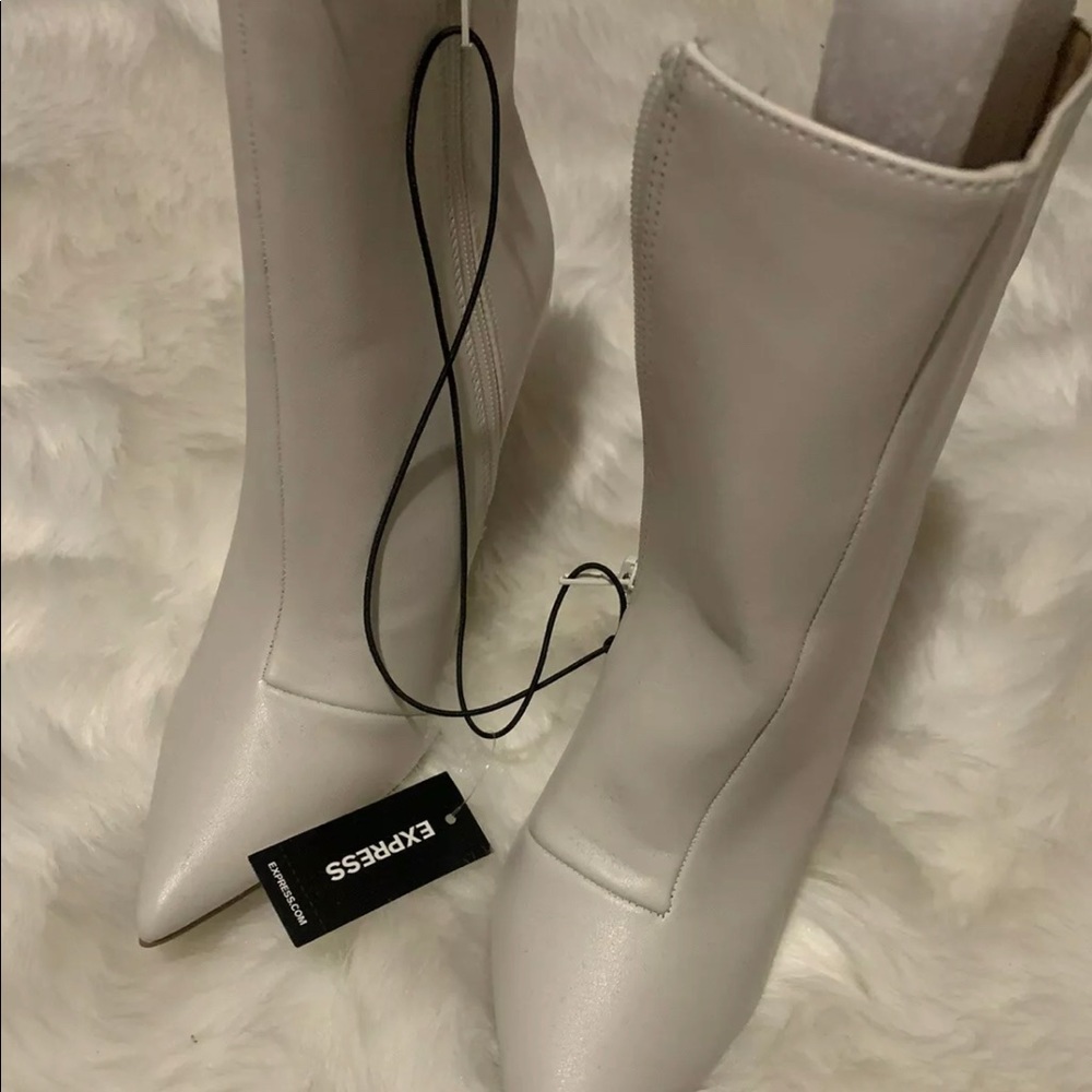 Women booties 8.5 Express White
